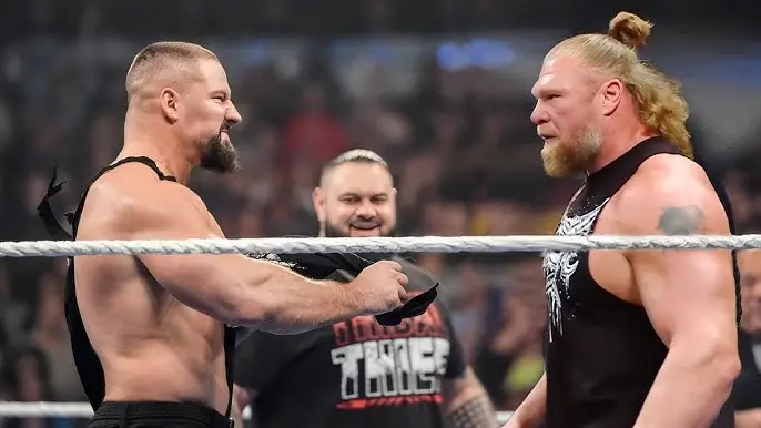 Cover Image for 💥🩸 TRAITRISE INCROYABLE 😱 Bron Breakker détruit Brock Lesnar puis abandonne la Vision à SmackDown… ambiance électrique avant le PPV 📺🔥 (vidéo) 💥🩸