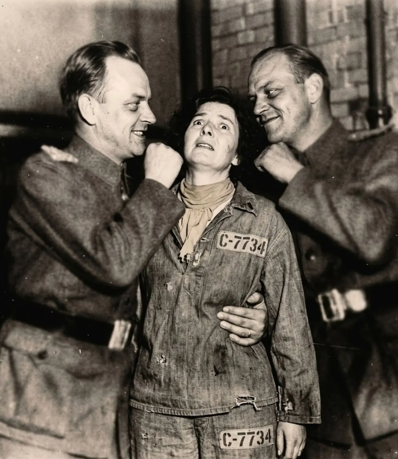 Cover Image for «Vi prego! Non mettetemene più!» — Il terrificante rituale della prima notte di una prigioniera francese nel campo…