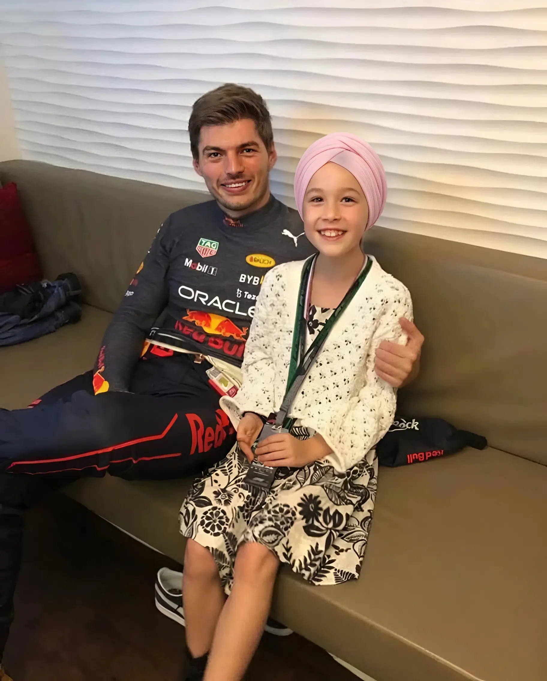 Cover Image for 🏎️💖 “Sofía… she chose me.” Max Verstappen has just melted the hearts of millions with an incredibly emotional gesture.