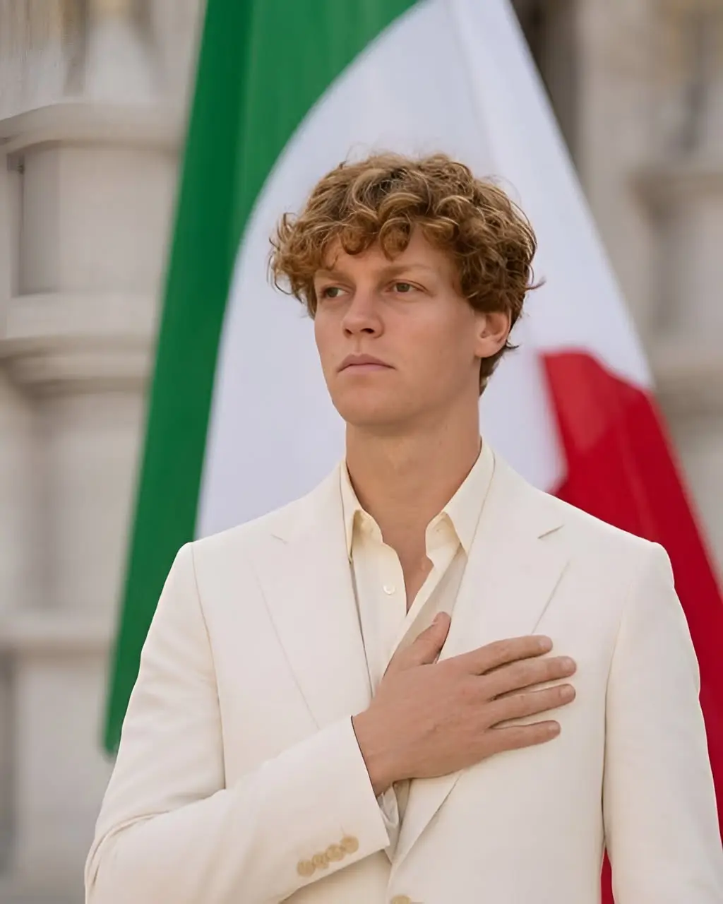 Cover Image for “NESSUNO GLielo AVEVA CHIESTO… MA L’INTERA ARENA È RIMASTA IN SILENZIO QUANDO HA INIZIATO A CANTARE.”